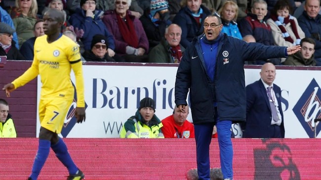 Manajer Chelsea Maurizio Sarri ingin pertahanan The Blues lebih kukuh untuk menjaga kans menjadi juara Liga Inggris 2018/2019.