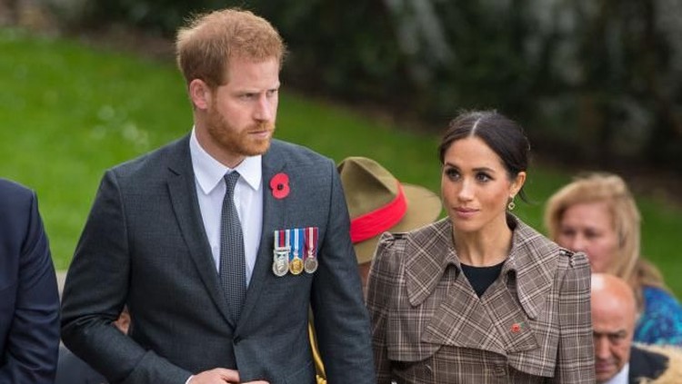 Mundur dari anggota senior kerajaan merupakan hal yang sulit bagi Meghan dan Harry. Meghan bahkan menangis ketika acara perpisahan bersama para stafnya.