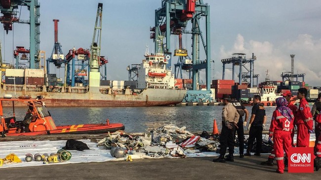 Basarnas mengerahkan KRI Rigel untuk mencari korban jatuhnya pesawat Lion Air JT-610. Operasi pencarian akan dilakukan selama 24 jam.
