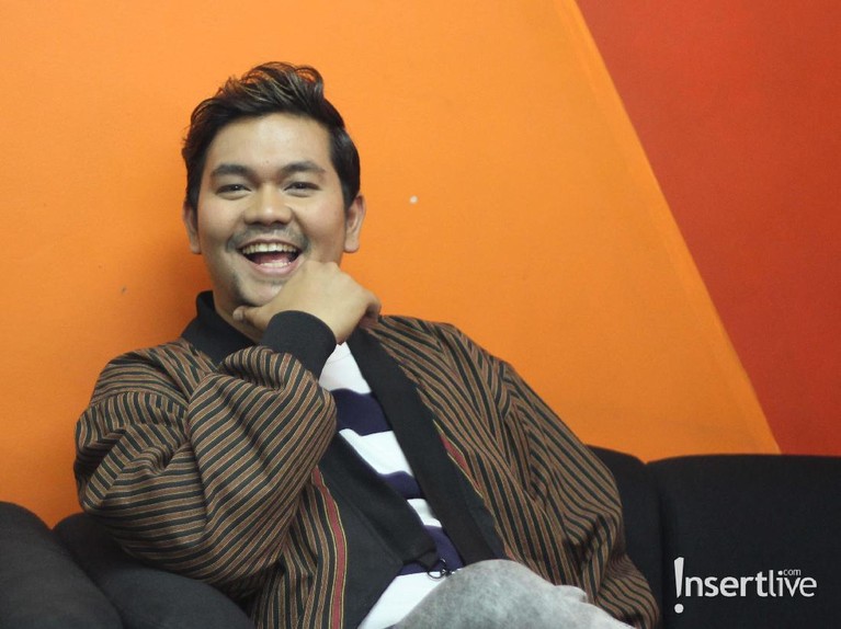 Gaya Seru Indra Bekti, Si Papa 2 Anak nan Kocak Meski berstatus penyiar radio sekaligus presenter, Indra Bekti, sangat terlibat dalam tumbuh-kembang anak-anaknya.