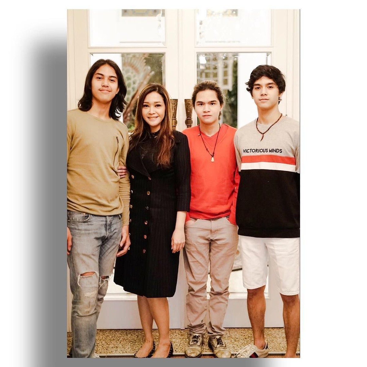 Maia Estianty akhirnya resmi menikah dengan Irwan Mussry pada Senin &lpar;29&sol;10&rpar; di Tokyo&comma; Jepang&period; Akan berusia 43 tahun&comma; yuk intip enam pesona Maia yang awet muda&period;