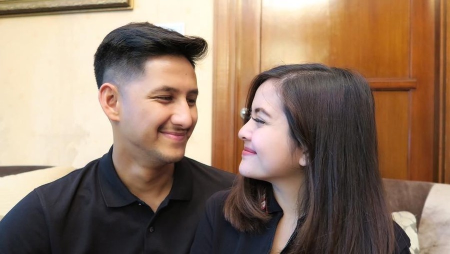 Tasya Kamila mengatakan jika pesawat Lion Air yang terjatuh pada Senin (29/10) hanya beda sekitar 10 menit dari penerbangan suaminya.