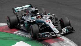 Lewis Hamilton Borong Penghargaan Pebalap Terbaik