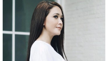 Maia Estianty Foto Mesra dengan Suami, Netizen: Allah Maha Adil