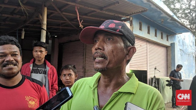 Seorang warga Pakisjaya sempat mendengar suara ledakan saat pesawat Lion Air JT-610 jatuh di Karawang, Jawa Barat. Dia mengira suara tersebut adalah petir.