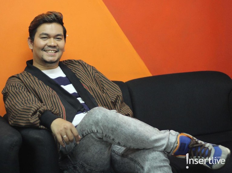 Gaya Seru Indra Bekti, Si Papa 2 Anak nan Kocak Meski berstatus penyiar radio sekaligus presenter, Indra Bekti, sangat terlibat dalam tumbuh-kembang anak-anaknya.