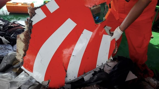 Isi CVR menyebutkan pilot pesawat Lion Air JT 610 hanya terdiam sesaat sebelum pesawat menukik ke laut. Sementara kopilot menyerukan kalimat "Allahu Akbar".