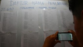 Cari Info, Kerabat Korban JT-610 'Dipingpong' Soetta-Halim