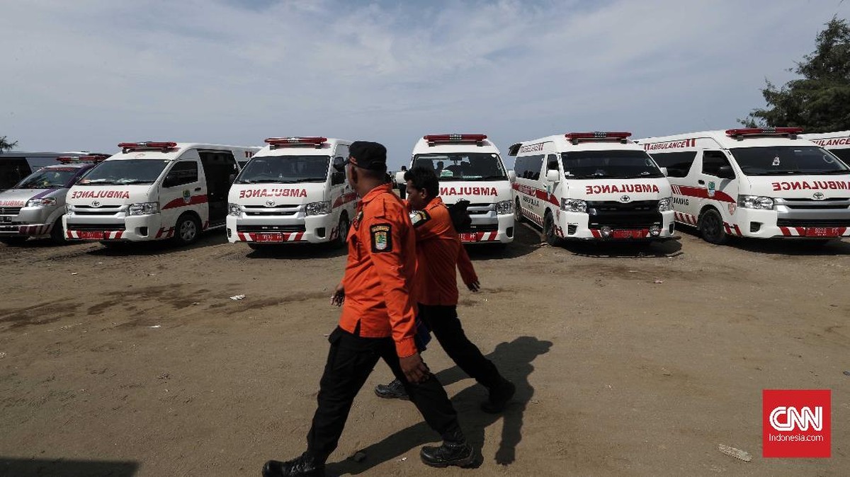FOTO: Evakuasi Korban Lion Air JT-610 di Pantai Pakis