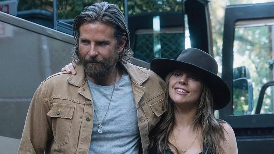 Film A Star is Born dapat banyak pujian dan review positif dari penonton dan kritikus film. Film ini juga telah memiliki keuntungan lebih dari 126 juta dolar.