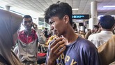 FOTO: Duka Keluarga Korban Jatuhnya Pesawat Lion Air JT610 Lion Air JT-610 jatuh di Karawang, Jawa Barat. Sebanyak 181 penumpang dan 8 awak diduga tak selamat.