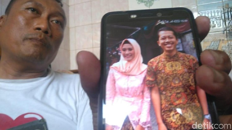 Saat seseorang kehilangan pasangannya yang jadi korban peristiwa pesawat jatuh, berikut 5 fase yang dirasa, Bun.