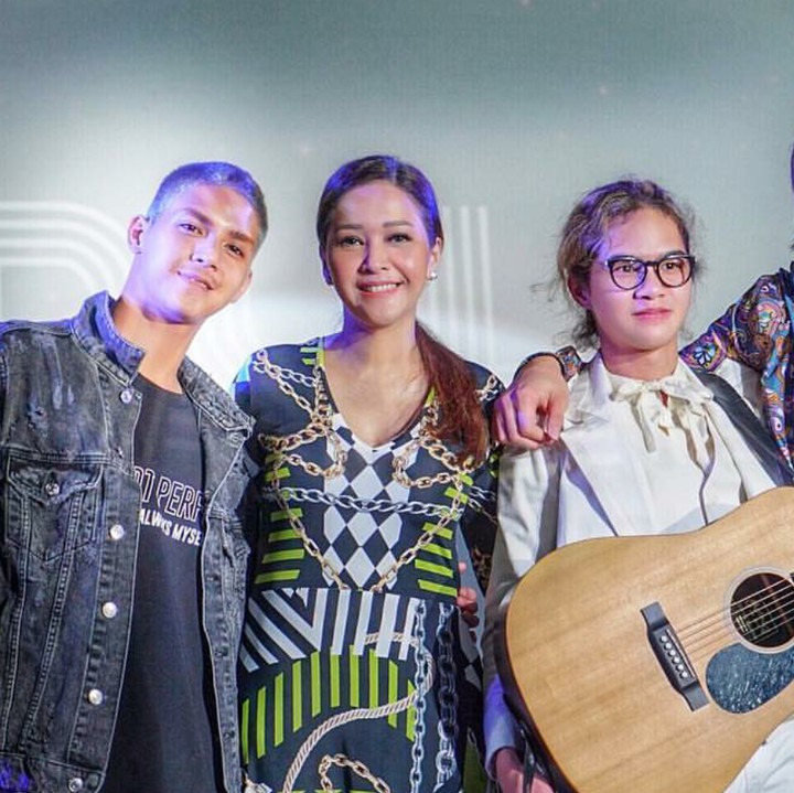 <p><a href="https://20.detik.com/e-flash/20181029-181029025/irwan-mussry-posting-foto-beri-kode-kebahagiaan" target="_blank">Maia Estianty</a> juga kerap mendatangi acara anak-anaknya. Salah satunya saat Dul meluncurkan lagu terbarunya. (Foto: Instagram/maiaestiantyreal)</p>