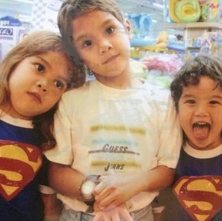 <p>Kakak Al dengan 2 superman cilik. Ekspresi mereka bikin ingin cubit kan, Bun? (Foto: Instagram @duljaelani)</p>