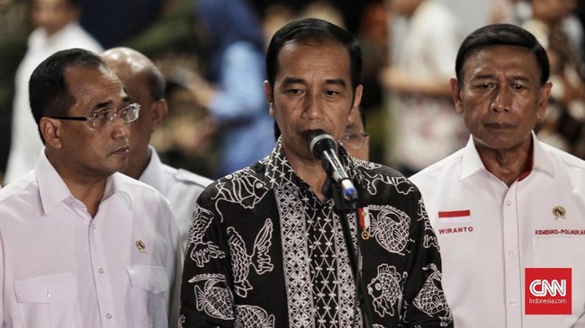 Jokowi mengatakan alasan kemanusian jadi pertimbangan utama membebaskan Abu Bakar Ba'asyir. Rencana itu disebutnya juga telah mempertimbangkan aspek keamanan.