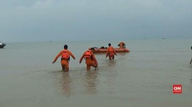 VIDEO: Tim SAR Sisir Bibir Pantai Karawang Cari Korban JT-610