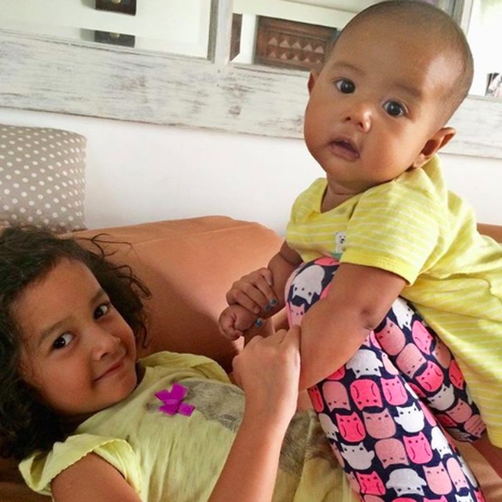 <p>Tuh, happy banget kan Kakak Widuri saat ngajak main adiknya. (Foto: Instagram/ @thesasonosfam)</p>