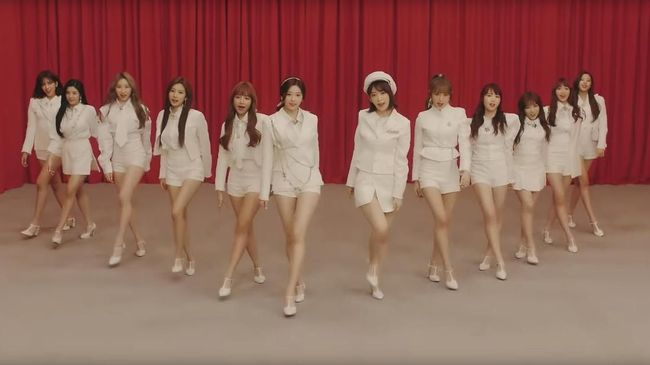 Baru terbentuk pada Oktober lalu, girlband IZ*ONE mencatat prestasi manis dengan debut album 'COLOR*IZ*.
