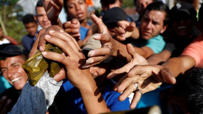 FOTO: Imigran Honduras Pertaruhkan Nyawa Demi Paman Sam