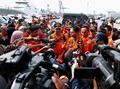 Raut Haru Kepala Basarnas di Depan Keluarga Korban Lion Air