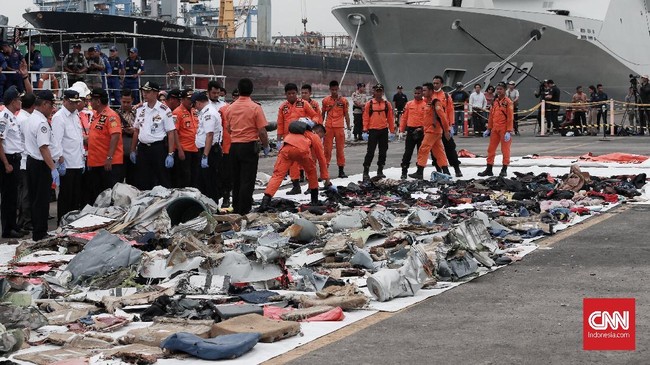Riyan Aryandi dan Raffi Andrian jadi korban jatuhnya pesawat Lion Air JT-610. Malam sebelum kejadian, Riyan banyak bercerita dengan ibunya melalui telepon.