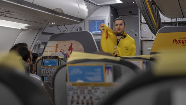 Arti Gerakan Dalam Demo Keselamatan Di Pesawat Terbang