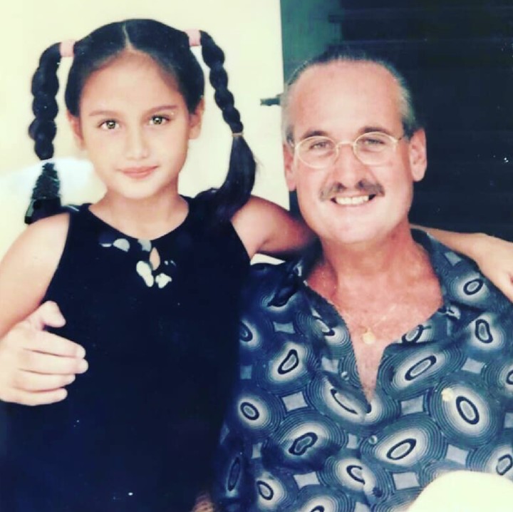 Cinta pun tumbuh jadi anak yang cantik. Ini foto Cinta ketika berusia 6 tahun bersama sang ayah. (Foto: Instagram/herdianak)