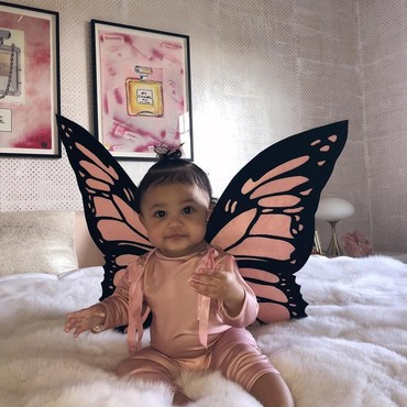 Ke Pantai, Kylie Jenner Rayakan Ulang Tahun Stormi Lebih Awal