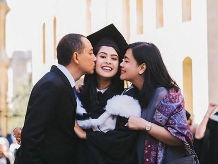 Ingin Anak Cerdas Seperti Maudy Ayunda? Ini Tips Parenting dari Sang Bunda