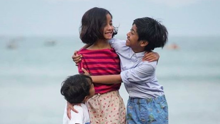 Melihat sang adik sukses membintangi film, timbul rasa cemburu dalam hati Dru. Lantas, bagaimana Widi Mulia mengatasinya?