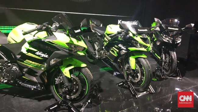 Satu-satunya hal baru adalah penambahan fitur Smart Key yang bikin biker tidak memerlukan kunci fisik untuk menyalakan mesin.