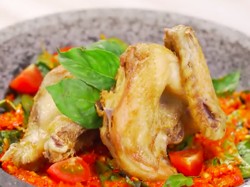 Resep Ayam Goreng Sambal Kemangi, Sambelnya Maknyus!