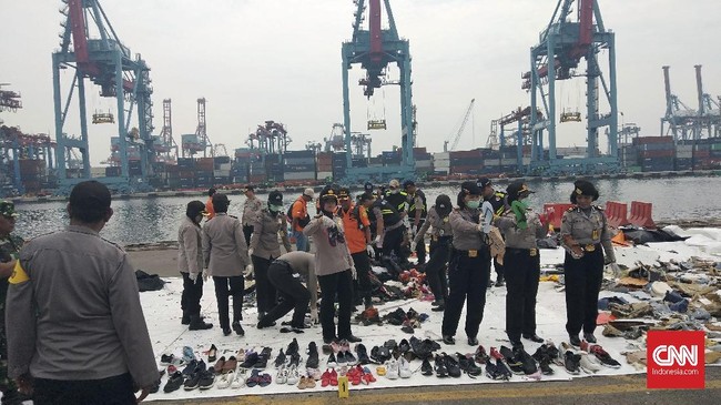 Seorang pengemudi ojek online menceritakan secuil cerita tentang jatuhnya pesawat Lion Air JT-610. Anaknya pernah berkata, "Mami ada pesawat seram."