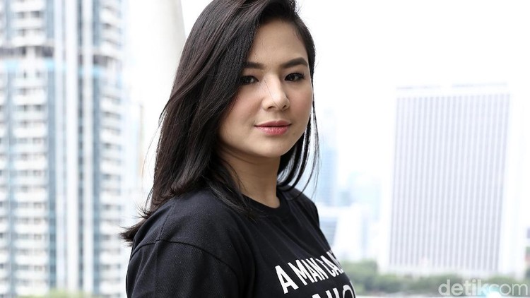 Ibu satu anak punya kiat sukses menurunkan berat badan usai melahirkan. Simak ceritanya yuk, Bun.