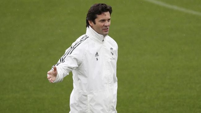 Solari: Madrid Tidak Punya Nyali Melawan Eibar Pelatih Real Madrid Santiago Solari menyebut kekalahan 0-3 timnya dari Eibar di Stadion Municipal Ipurua, Sabtu (24/11), karena tak bermain dengan keberanian.