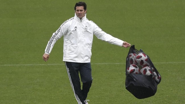 Santiago Hernan Solari mulai mendapat dukungan dari para pemain Real Madrid untuk mengisi jabatan pelatih kepala bukan hanya sebagai pelatih pengganti.