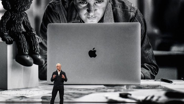 Tim Cook Macbook Air