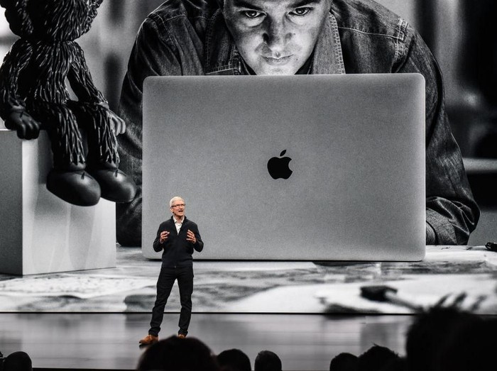 Tim Cook Macbook Air