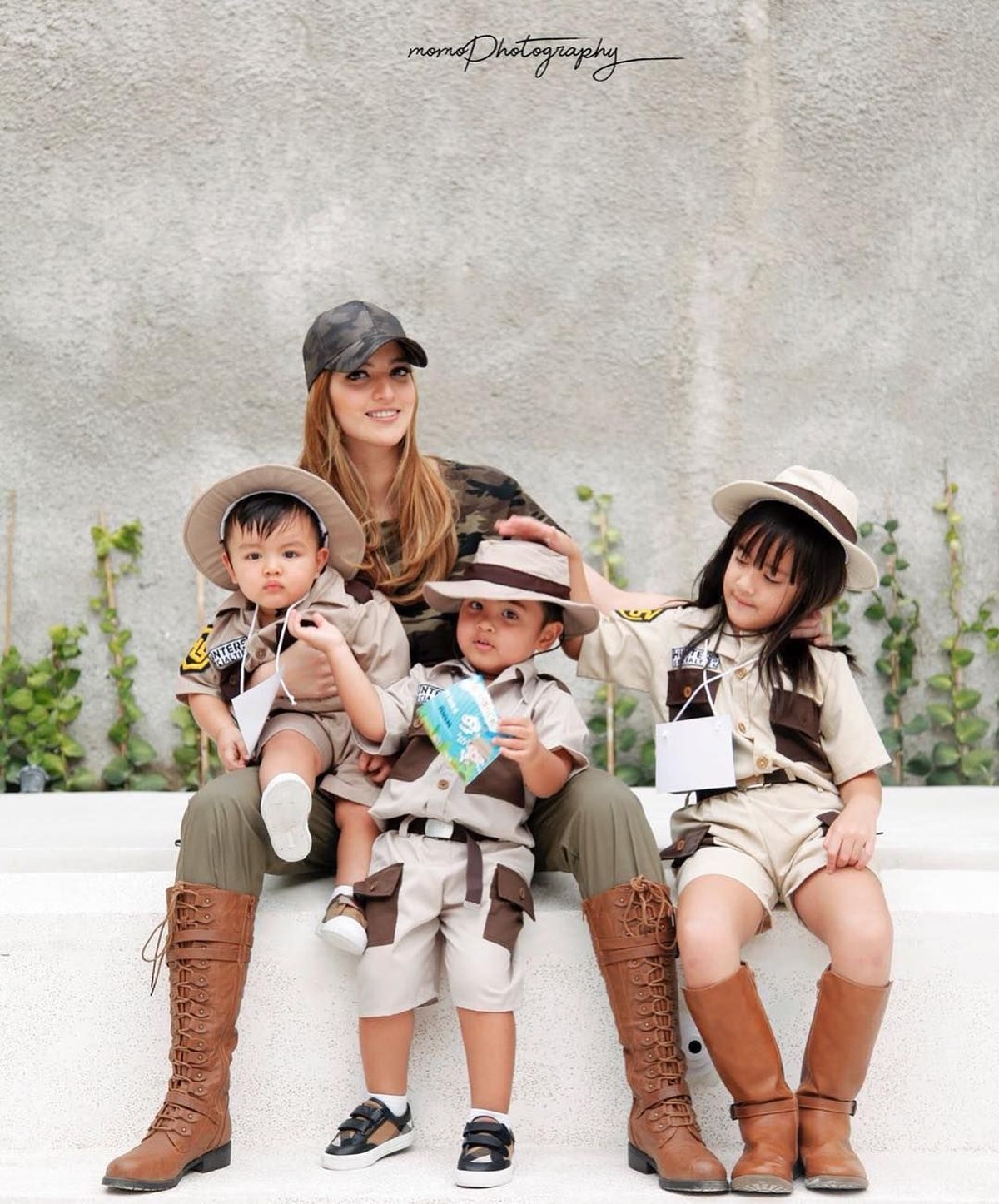 Nia Ramadhani kerap disebut sebagai sosok selebriti 'hot mom'&period; Dari pernikahannya dengan Ardi Bakrie&comma; Nia dikaruniai tiga anak&period; Yuk&comma; intip lima gaya keren Nia&excl;