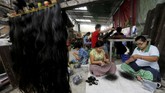 FOTO: Mengais Bisnis Secemerlang Mutiara 'Rambut Myanmar' Di Myanmar, rambut panjang bukan sekadar mahkota perempuan, tapi juga sumber pendapatan ekonomi.