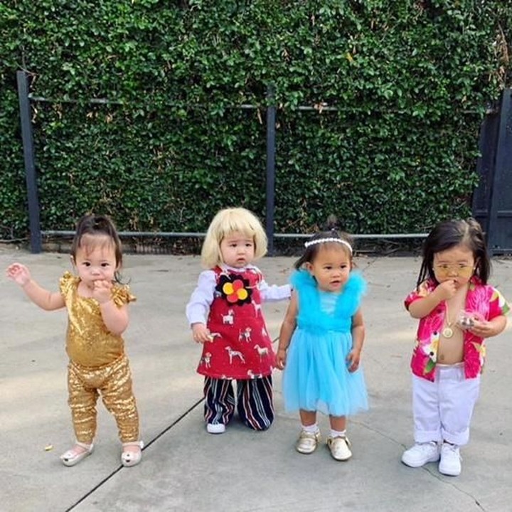 Seorang ibu blogger, Jessica Gueco Klein bersama teman-temannya sepakat mendandani anak-anak mereka dengan kostum <a href="https://finance.detik.com/foto-bisnis/d-4214836/masih-muda-orang-orang-ini-jadi-crazy-rich-asians">Crazy Rich Asians</a>. (Foto: Instagram @lady_yoshi)
