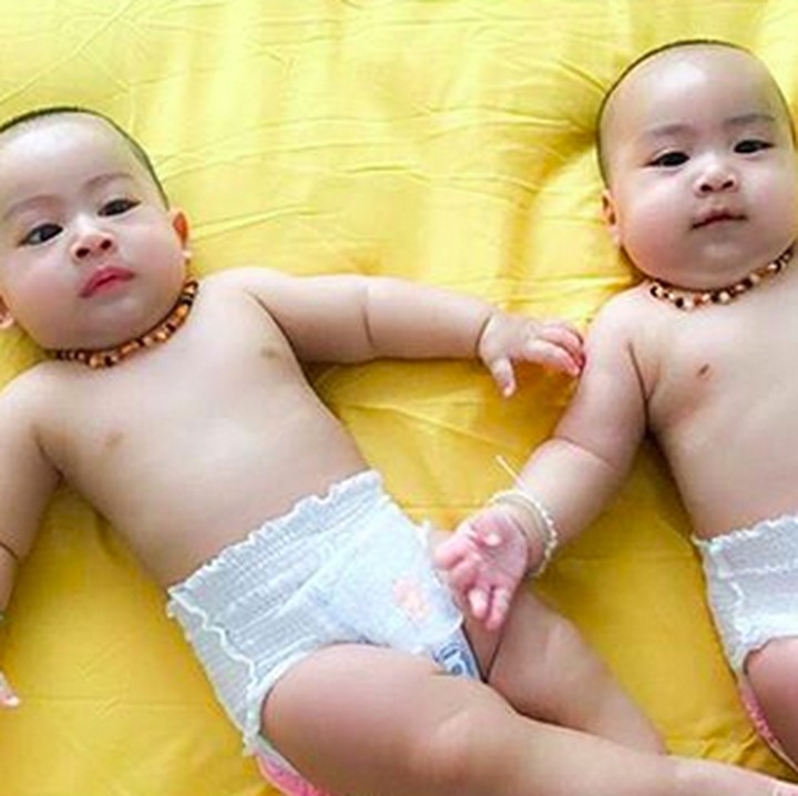 <p>Gembil banget kan pipi mereka, Bun? Bikin gemas maksimal. (Foto: Instagram: @apriljasmine85)<br /><br /></p>