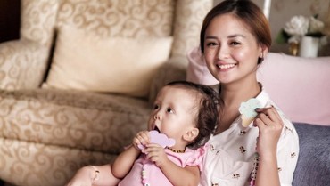 img-title Joanna Alexandra Sabar Anaknya Mengidap Penyakit Langka