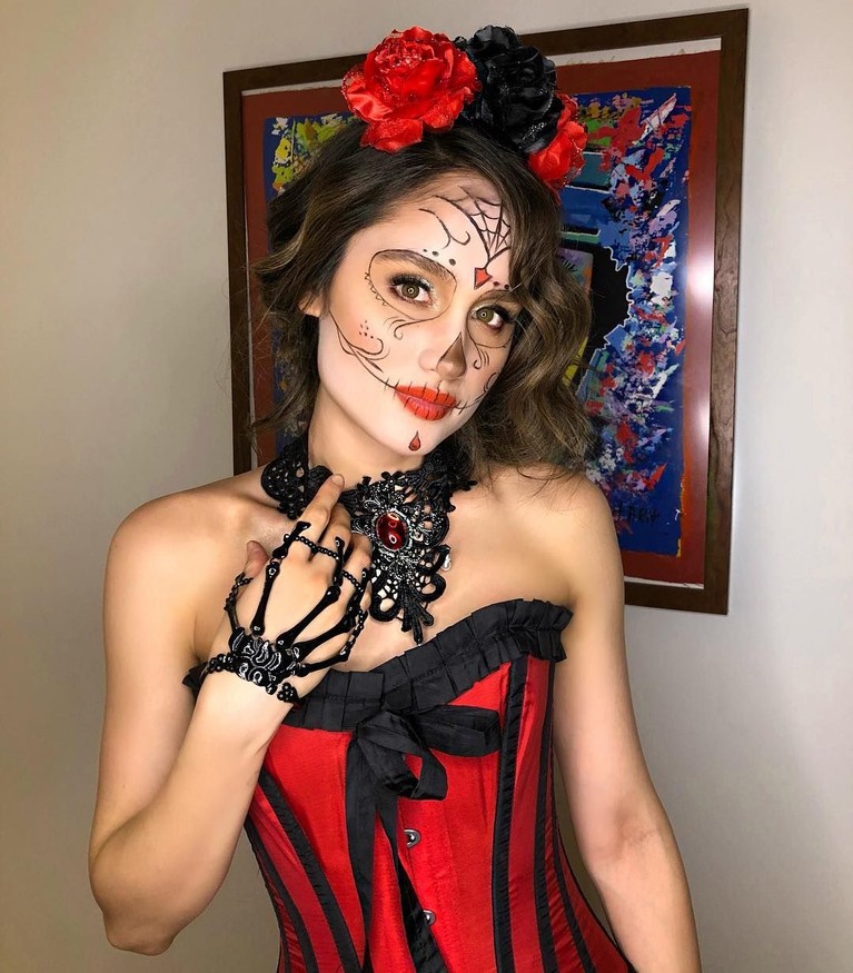 Halloween biasa dirayakan tanggal 31 Oktober setiap tahunnya. Seolah tak ingin kehilangan euforianya, yuk intip deretan kostum Halloween lima seleb Indonesia.
