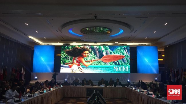 Joko Widodo meminta negara-negara kepulauan bersama menghadapi berbagai tantangan masalah laut dengan kuat, layaknya tokoh kartun Moana, bukan Cinderella.