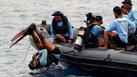 Tim Penyelam Kembali Cari Black Box Berisi Percakapan Pilot