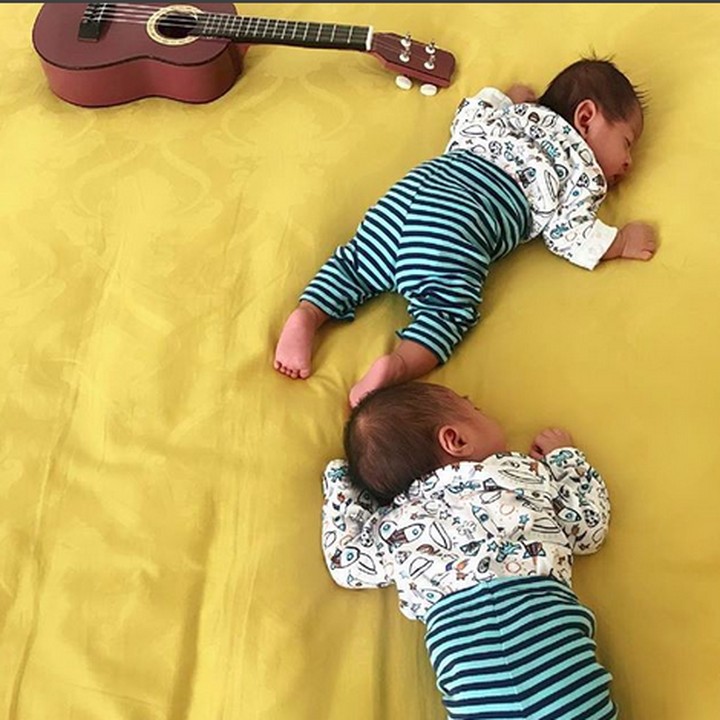 <p> Lagi bobo, makin menggemaskan deh anak <a href="https://hot.detik.com/celeb/4154367/lepas-anak-ke-pesantren-ustad-solmed-april-jasmine-mendadak-haru" target="_blank">April Jasmine</a>. (Foto: Instagram: @apriljasmine85)</p>