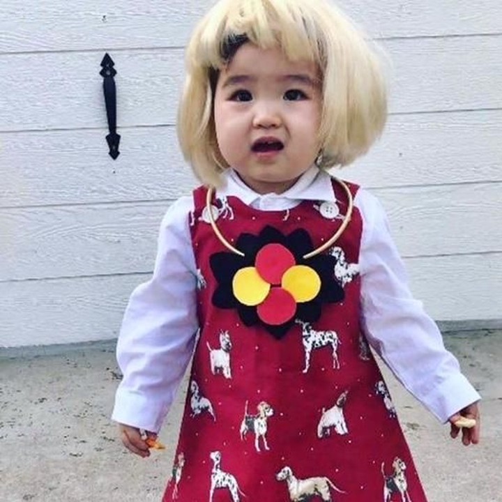 Kalau yang super menggemaskan ini pakai kostum Goh Peik Ling yang diperankan oleh Awkwafina. (Foto: Instagram @lady_yoshi)