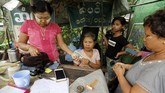 FOTO: Mengais Bisnis Secemerlang Mutiara 'Rambut Myanmar' Di Myanmar, rambut panjang bukan sekadar mahkota perempuan, tapi juga sumber pendapatan ekonomi.