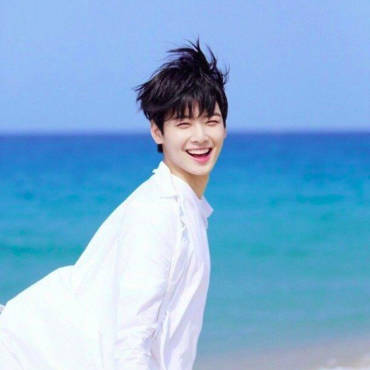 <p>Pada Rabu (31/10/2018) malam, penyanyi yang juga aktor dari Korea Selatan,<a href="https://hot.detik.com/kpop/d-4243473/annyeong-eunwoo-astro-sambangi-jakarta-28-oktober" target="_blank"> Cha Eun-woo</a> mendatangi acara penghargaan Indonesian Television Awards 2018 di Jakarta, Indonesia. (Foto: allkpop)</p>